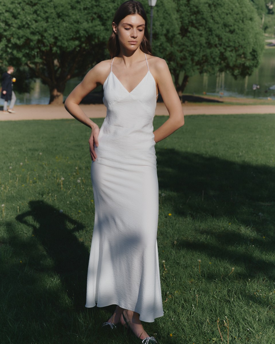 Dress with ties on the back milky